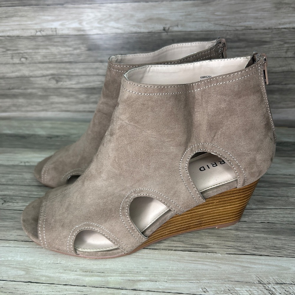 Torrid Cutout Peep Toe Wedge Booties Tan Faux Suede Sandals Size 10W Wide Boho